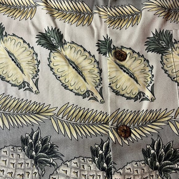 Tommy Bahama Men's Button Front‎ Hawaiian Shirt Green Pineapples Silk Size M euc - Picture 5 of 6